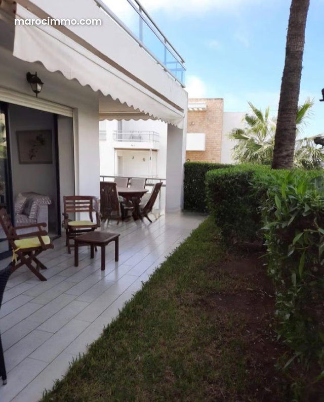 Très bel appartement au rdc piscine meuble — 5