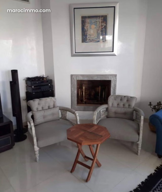 Très bel appartement au rdc piscine meuble — 4