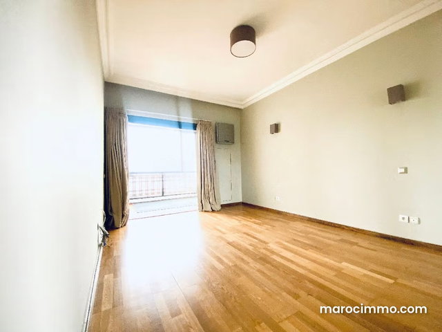 Superbe appartement à louer — 4