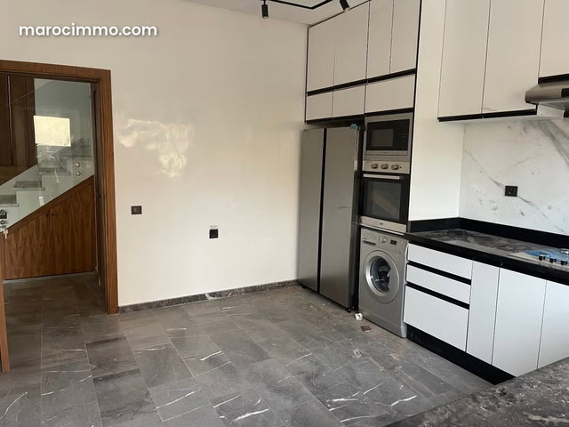 Excellente villa en vente neuve finie de 4 chambres dans une résidence fermée au Km 6 route Amizmiz — 2