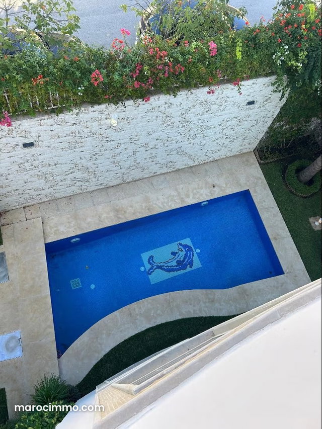 Beautiful villa for rent with pool and garden — 3