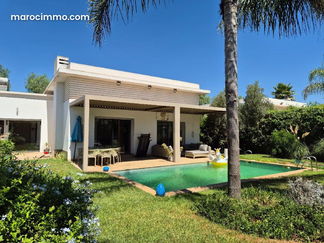 818 m² Villa with Pool in the Secure Victoria Residence, Bouskoura — Bouskoura