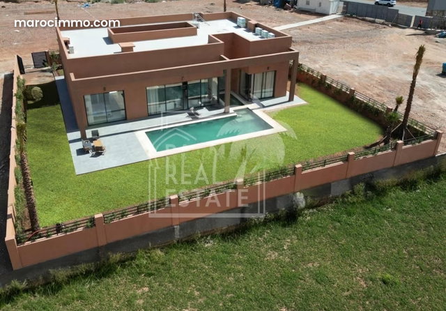 Luxury Ground-Floor Villa for Sale on Damezmiz Road — 3