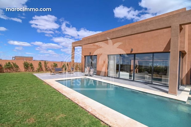 Luxury Ground-Floor Villa for Sale on Damezmiz Road — 4