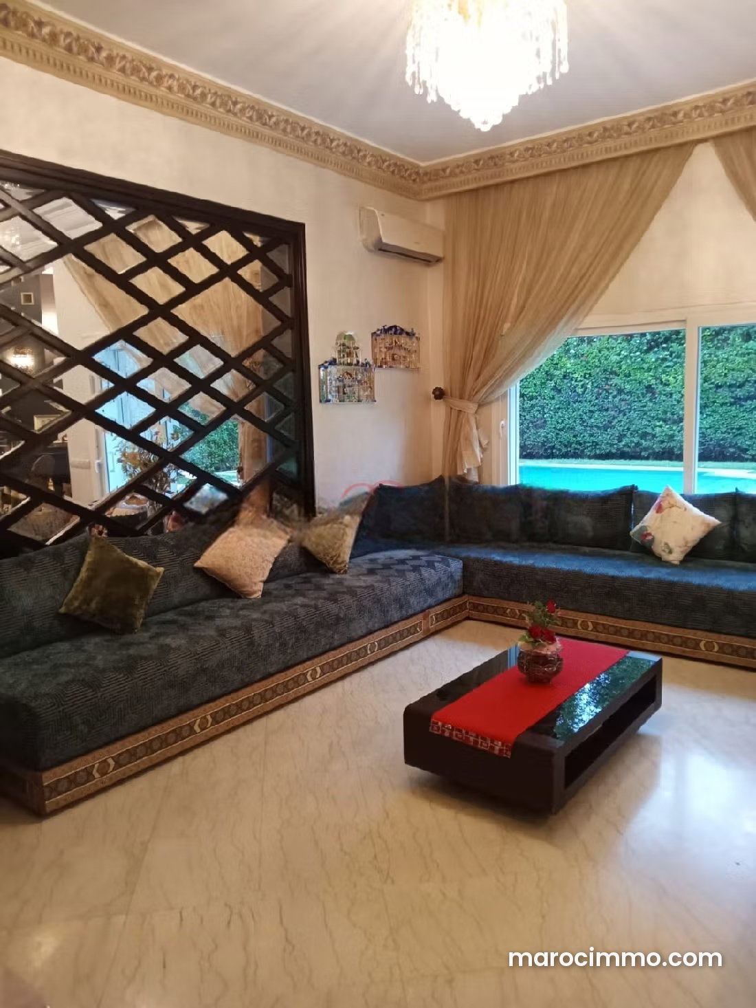 852 sqm villa with swimming pool and garden, central Bouskoura — Bouskoura