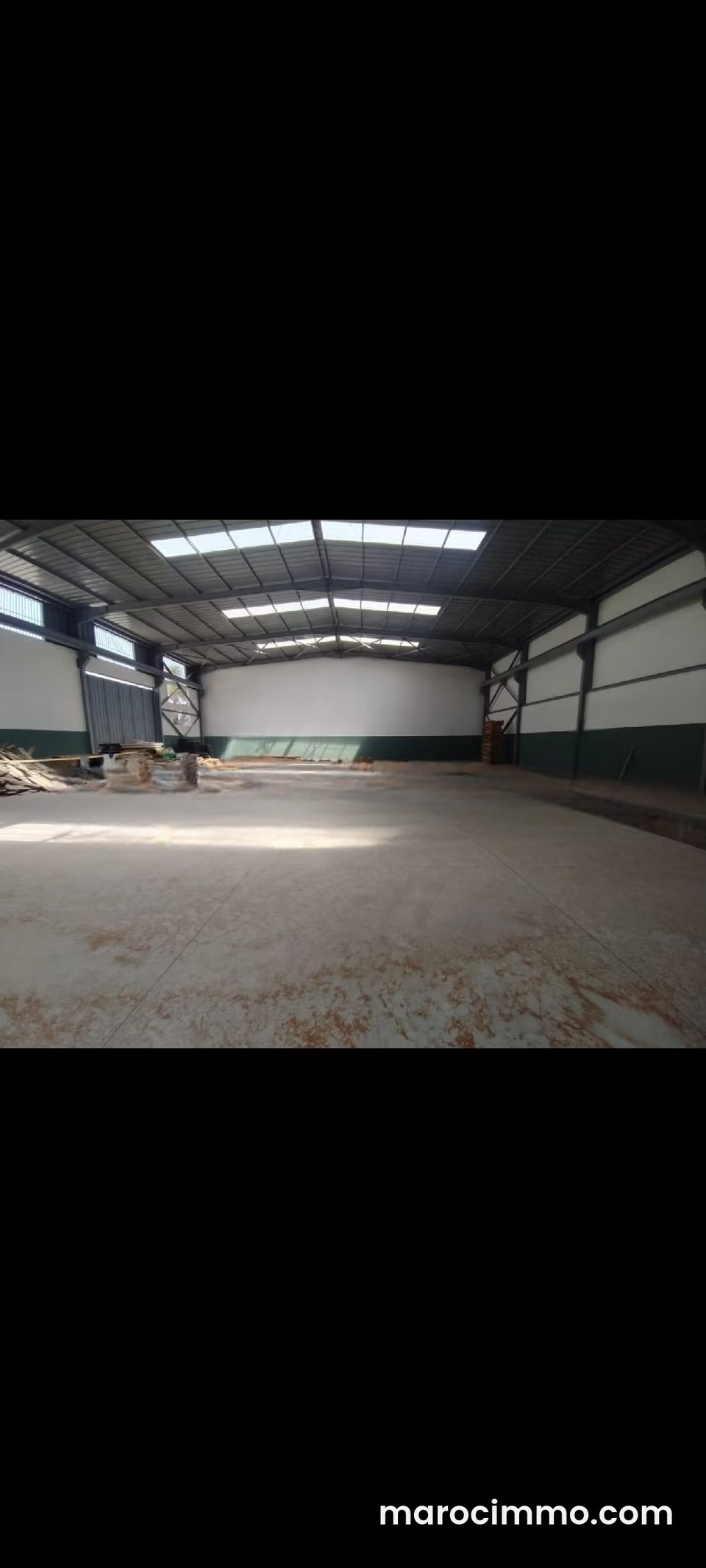 Local commercial 1100m² à vendre à Ain sebaa à Cas