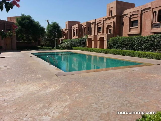 APPARTEMENT avec grand jardin privé piscine commune à Targa — 2