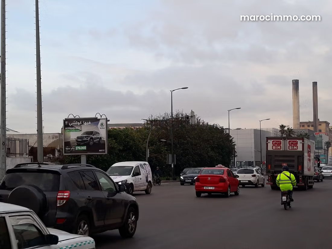 أرض تجارية بارزة للبيع بشارع مولاي سليمان في المنطقة الصناعية بالدار البيضاء — الدار البيضاء