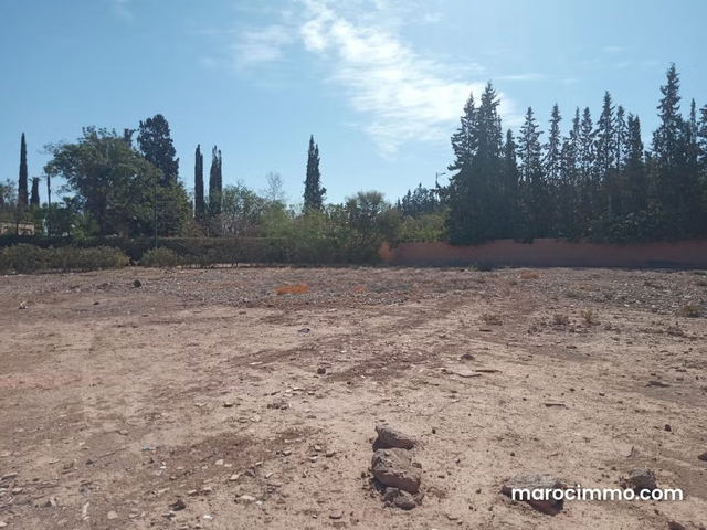 1 hectare et 1000 m mlkiya à vendre km 18 route amezmiz — Marrakech