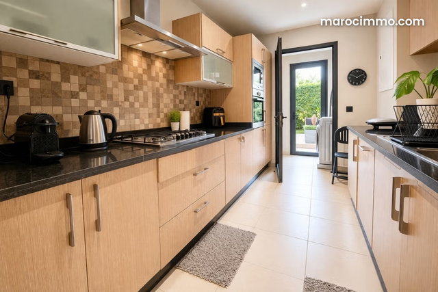 Location magnifique rez de jardin meublé 175m2 avec jardin et piscine, Bouskoura — 5