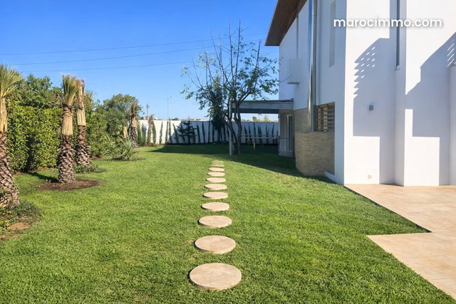 Location villa jumelée 650m2 avec véranda et chambres spacieuses, Bouskoura — 4
