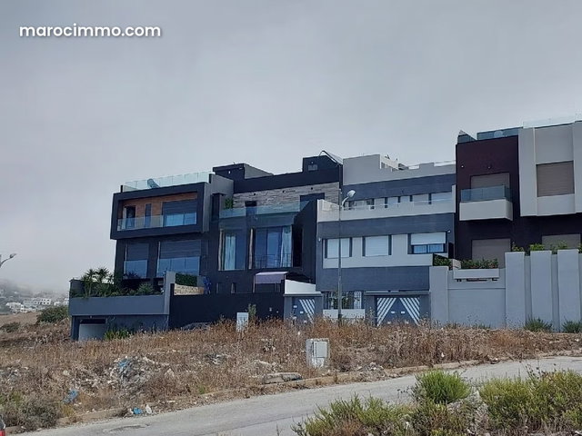 Beau Terrain avec plan autorisé pour villa à — 2