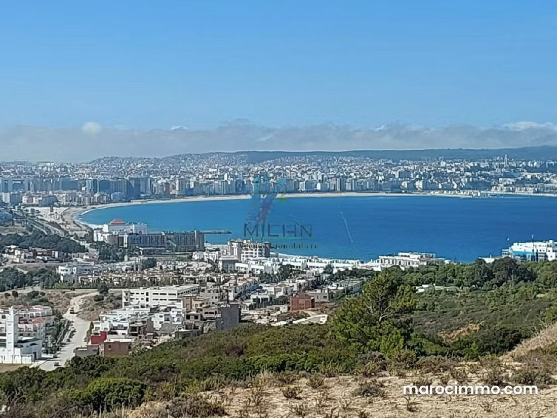 أرض فريدة مطلّة على البحر بملابطا طنجة — طنجة