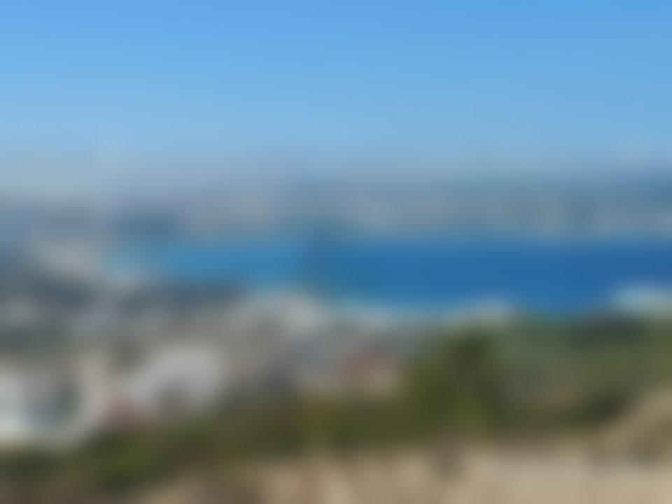 أرض فريدة مطلّة على البحر بملابطا طنجة