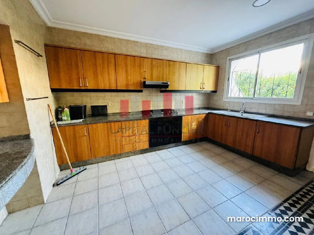 Beautiful villa for rent in Ain Diab. 4 beautiful bedrooms. Parking spaces and terrace — 5