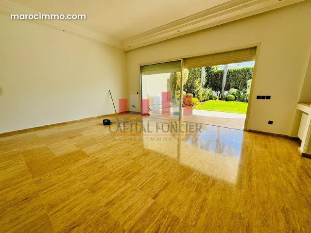 Beautiful villa for rent in Ain Diab. 4 beautiful bedrooms. Parking spaces and terrace — 3