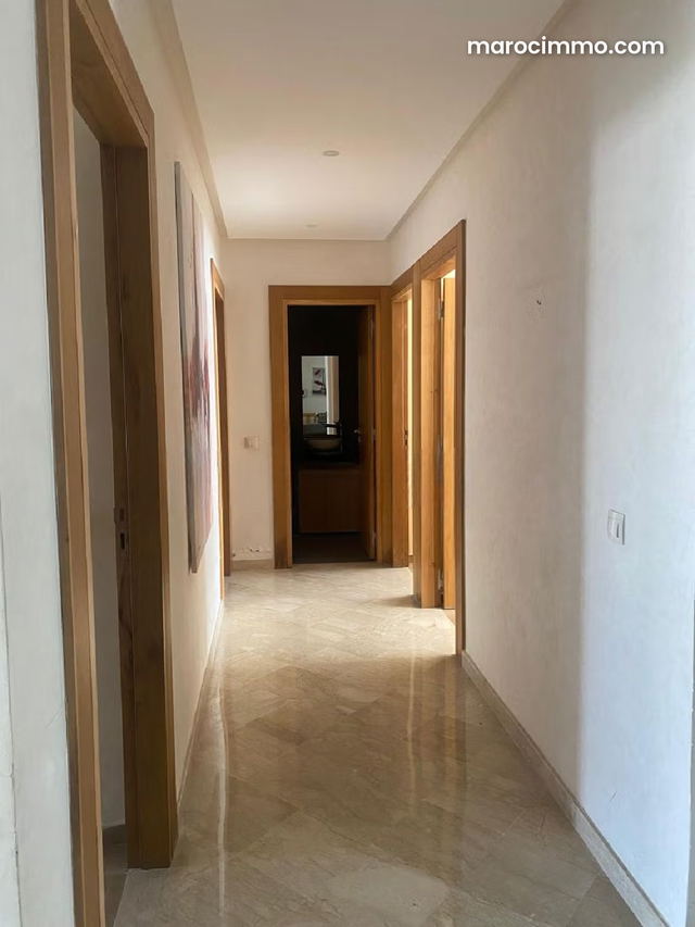 Local commercial à vendre situé à Agdal Rabat — Rabat