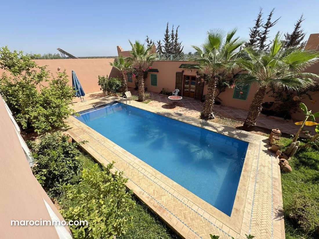 Villa 400 m² sur 11 000 m² de terrain, Route d'Amezmiz, Marrakech — Marrakech
