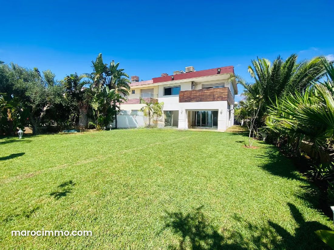 Villa 650 m² avec piscine et jardin, Ville verte Bouskoura — Bouskoura