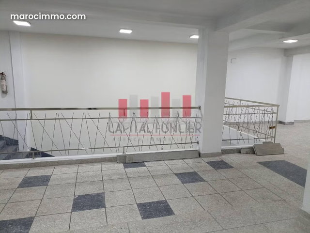 Local commercial de 1300m2 à la location Bd Oum Rabii — 4