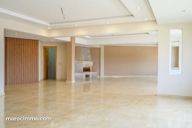 Appartement en location à Bourgogne Ouest sans vis à vis. Surface totale 244 m². Cheminée et concierge — 4