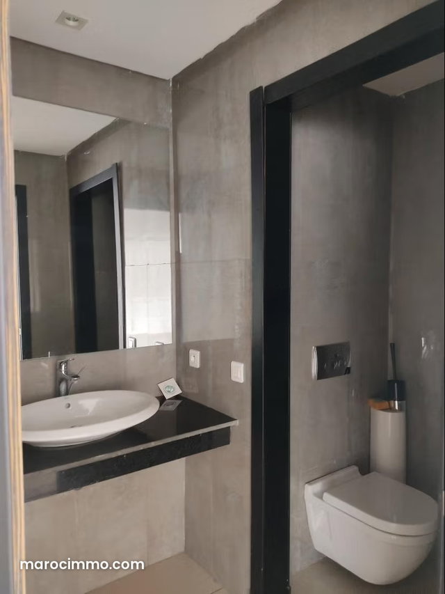 Office Space for Rent in Ain Diab 185,000 Dhs — 3