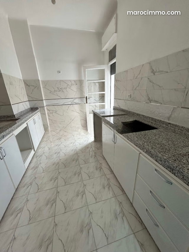 Appartement à Vendre de 114.0 m² à Casablanca, Belvedere Roches Noires — 3