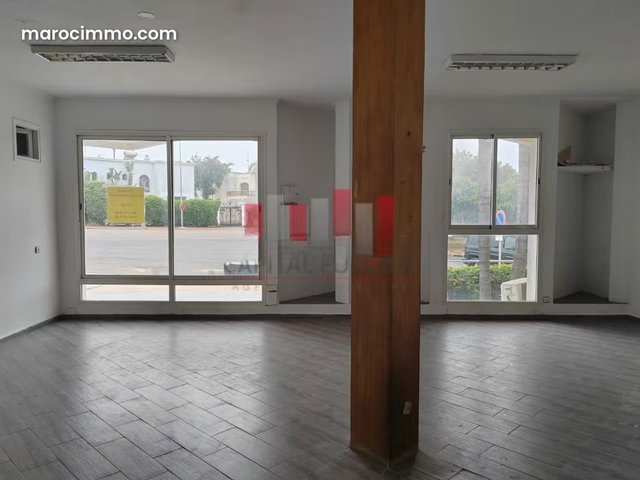 Local commercial premium de 57 m2 en plein quartier Paranfa a la location — 2