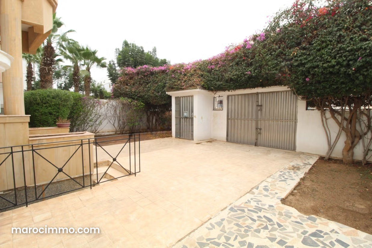 400 m² Villa with Pool and Garden in Hay Najah, Agadir — Agadir