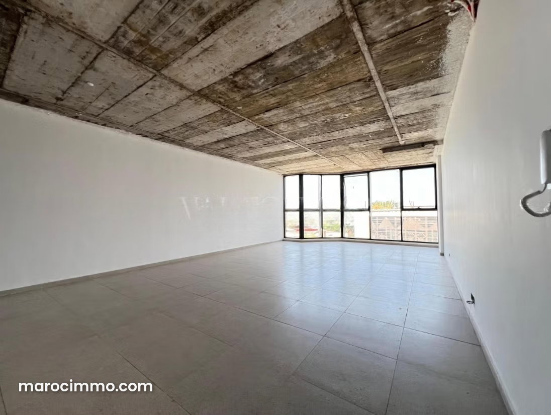 Brand-new 70 sqm office for rent in Oasis, Casablanca, with parking — Casablanca