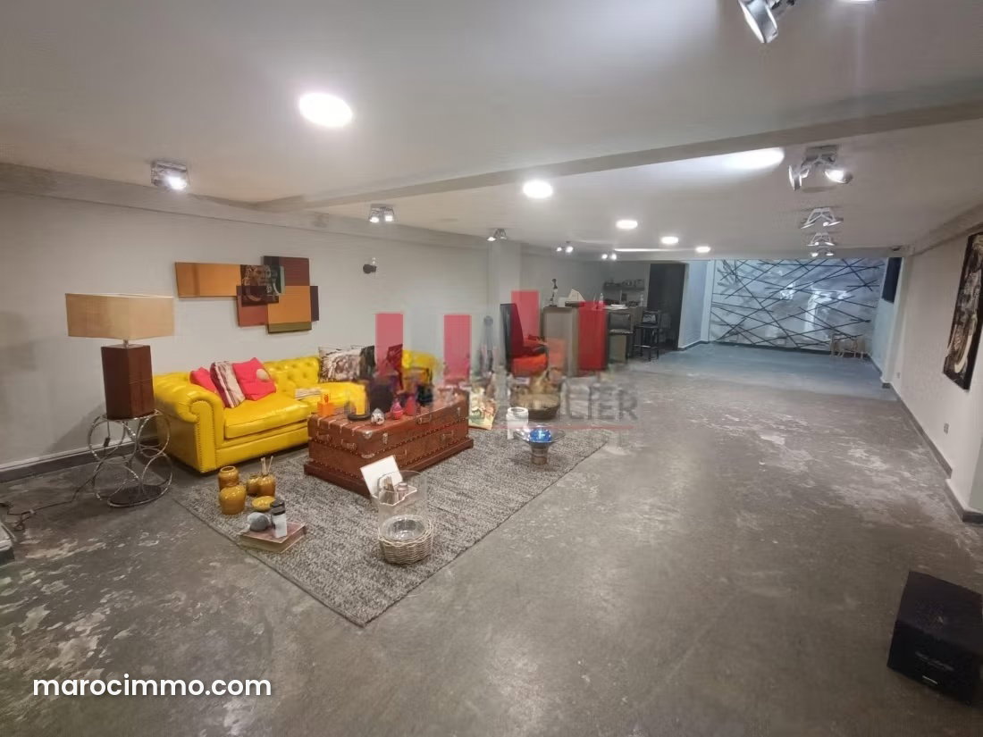 Local commercial 180 m², rue passante, Racine, Casablanca — Casablanca