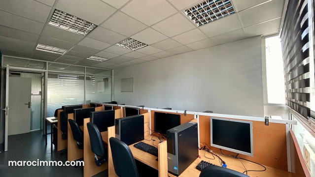 Offices for Sale in Moulay Youssef. 156 m² Surface. With Garage and Elevator. — 2