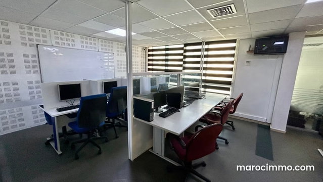 Offices for Sale in Moulay Youssef. 156 m² Surface. With Garage and Elevator. — 5