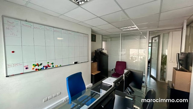 Offices for Sale in Moulay Youssef. 156 m² Surface. With Garage and Elevator. — 3