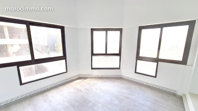 Beau bureau à louer, derrière siège CdM à RACINE — 2