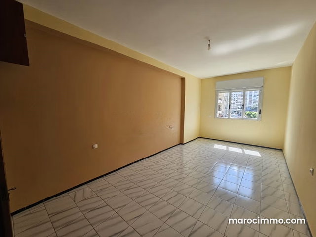 Bureau f4 en location à Sahat Oumam — 4