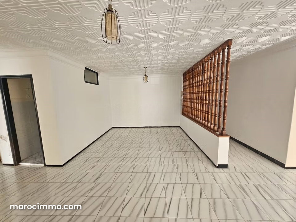 Bureau f4 en location à Sahat Oumam