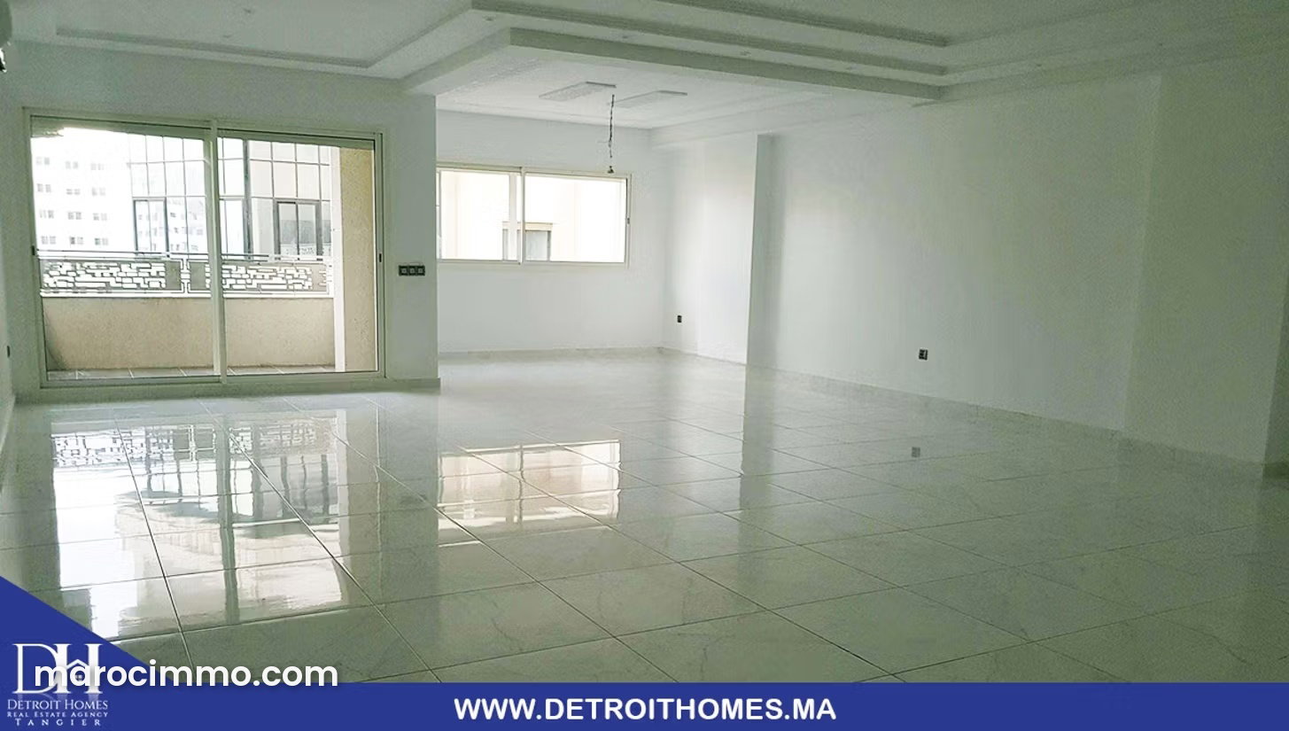 Spacious 200 sqm Apartment with Terrace in Central Tangier — Tangier