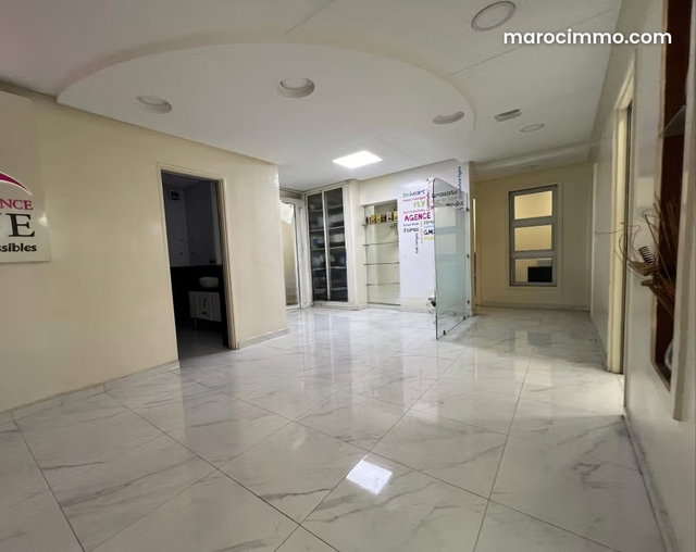 Local commercial vendre à princesse 121 m — 3