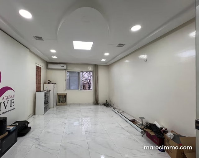 Local commercial vendre à princesse 121 m — 4