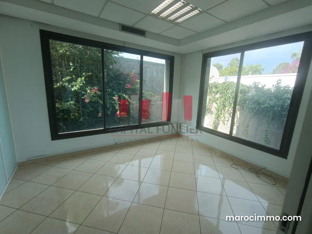Villa professionnelle moderne de 260m2 à la location Oasis — 5
