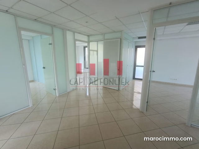 Villa professionnelle moderne de 260m2 à la location Oasis — Casablanca