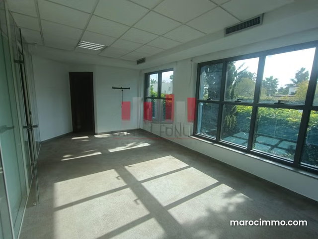 Villa professionnelle moderne de 260m2 à la location Oasis — 3