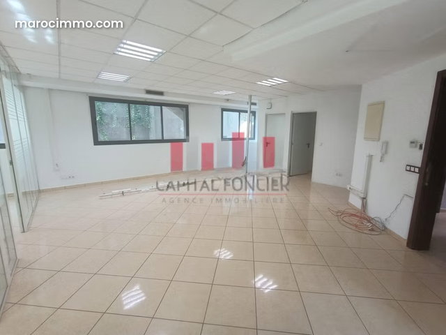 Rez de jardin villa professionnelle moderne de 130m2 à la location Oasis — 2