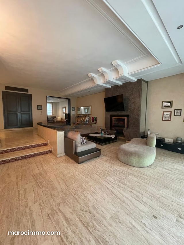Villa à Vendre de 315.0 m² à Casablanca, Sidi Maarouf — Casablanca