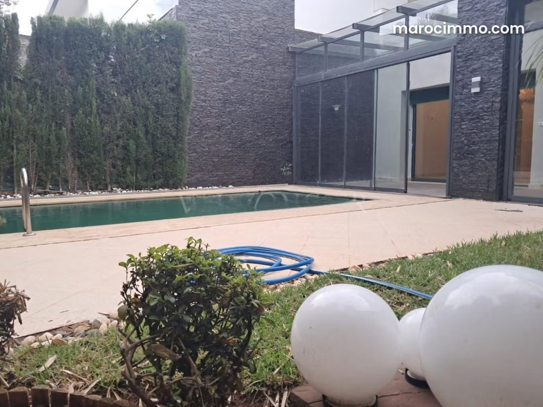 Villa neuve 385 m², piscine et jardin, Bouskoura centre — Bouskoura