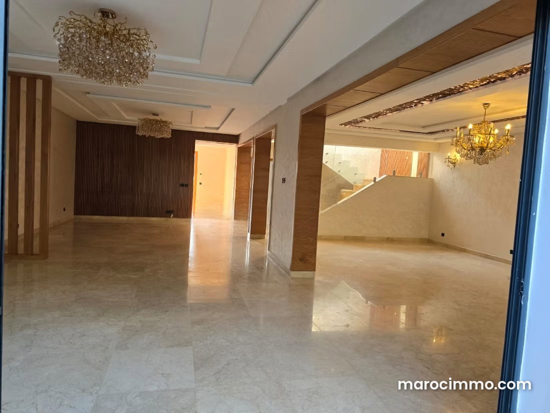 350 sqm villa with terrace, Ville Verte Bouskoura for rent — Bouskoura