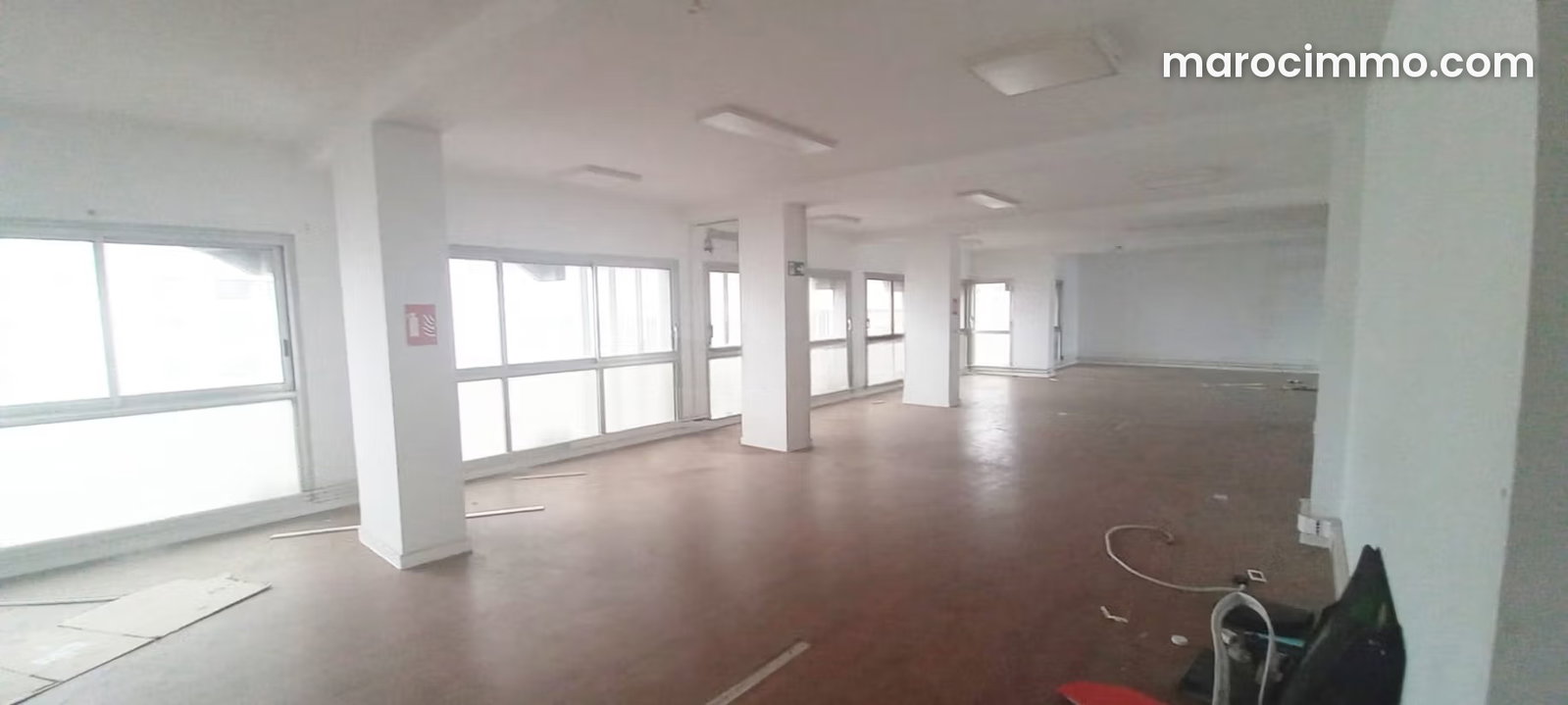 240 m² Office in Fonciere, Casablanca, High Floor with Dual Aspect — Casablanca