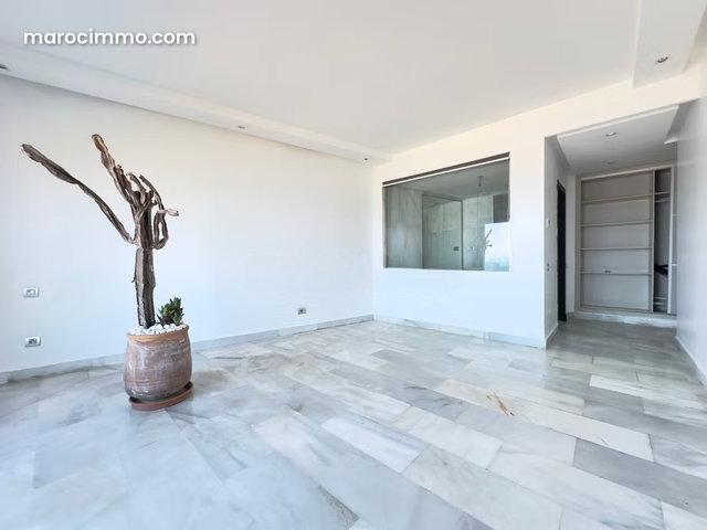 Exclusive 3-bedroom apartment with direct sea view — 5