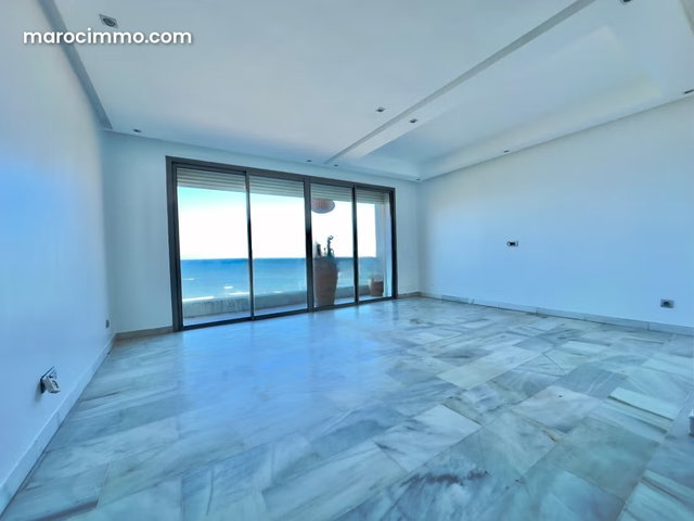 Exclusive 3-bedroom apartment with direct sea view — 2